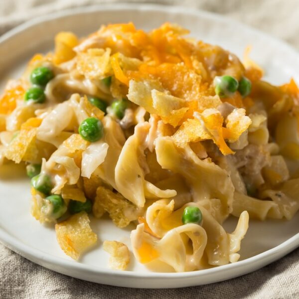 Yummy family dinner recipe for a family with picky eaters! This cheesy chicken noodle casserole is loaded with crunchy potato chips to make the most awesome comfort food for dinner.