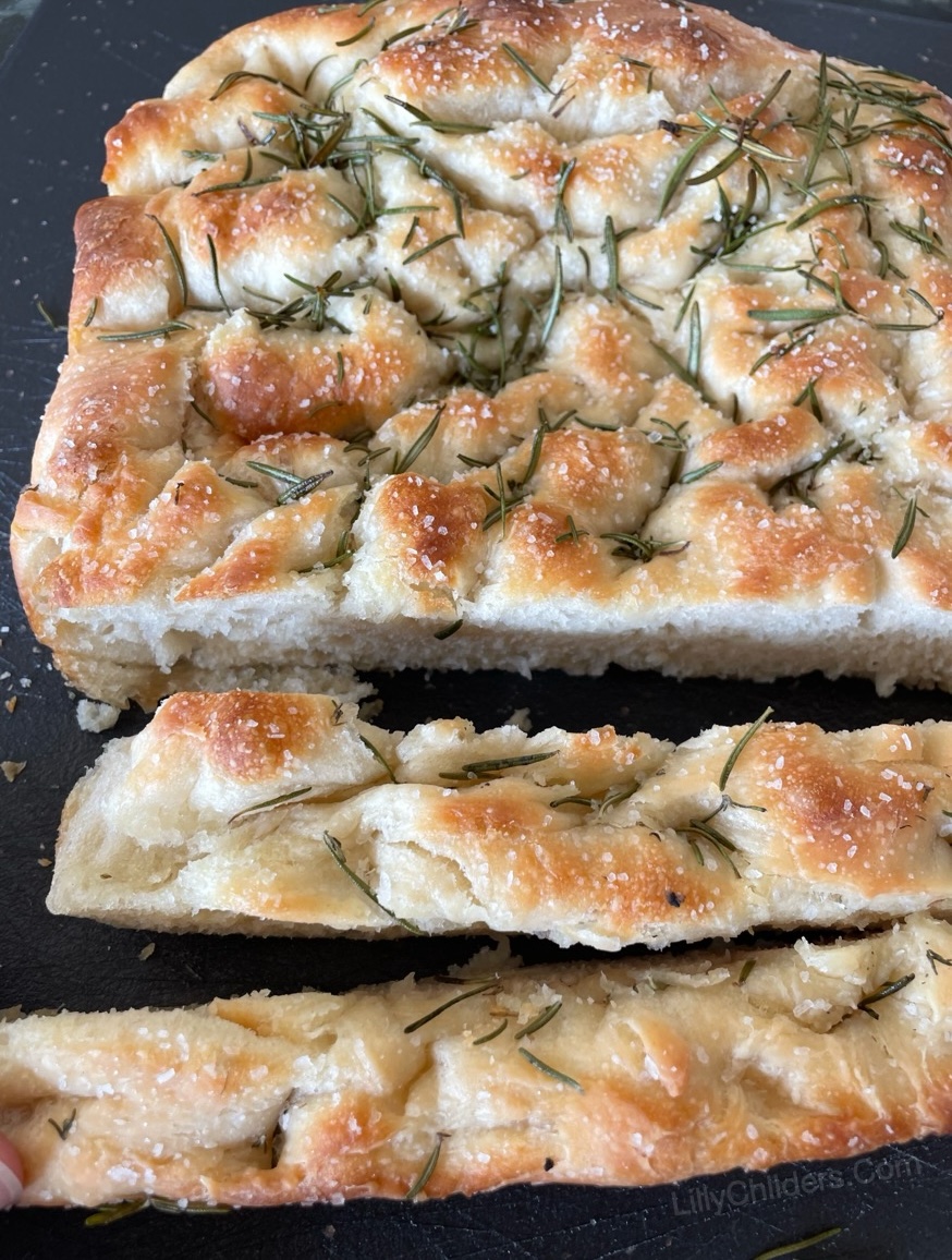 Easy Homemade Rosemary Focaccia Bread Recipe ready the same day! The ingredients are simple and the outcome is amazing. 