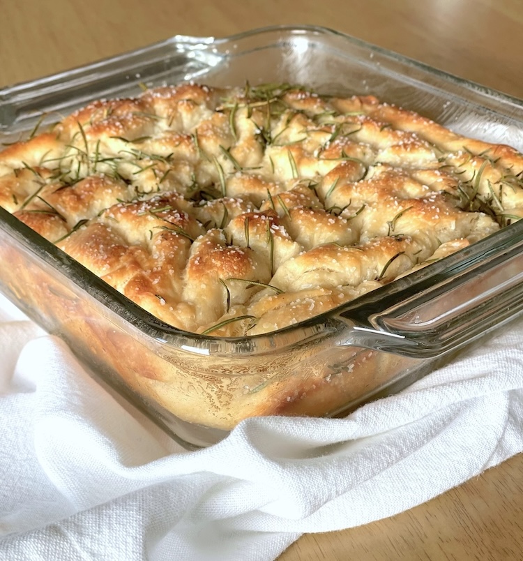 Easy homemade focaccia bread recipe. How to make it the same day with just a few ingredients. 