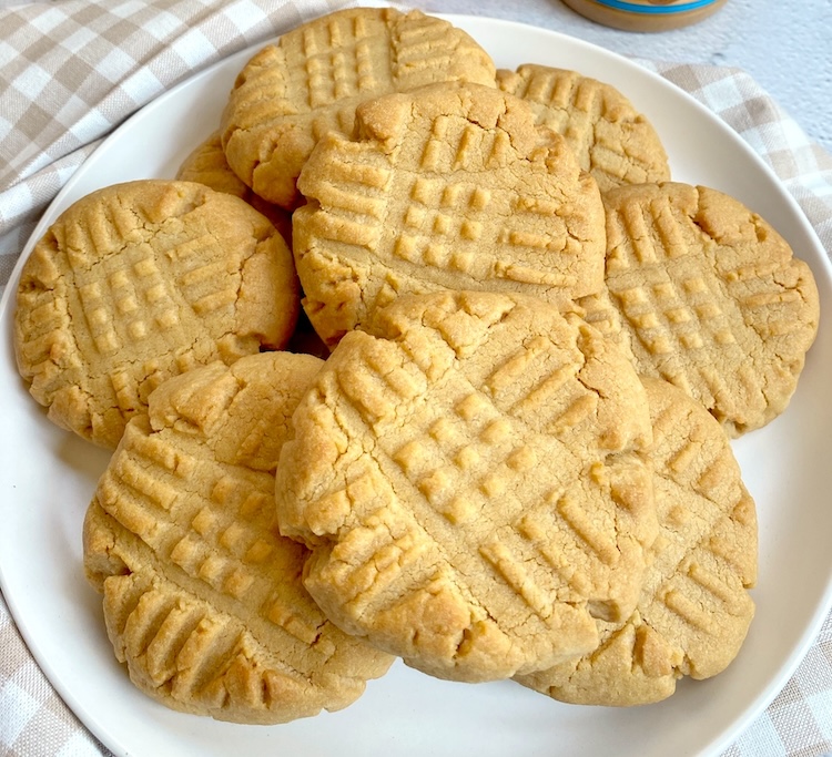 Cake mix cookies made with peanut butter! This easy homemade dessert is made with just 4 ingredients. A total upgrade to peanut butter cookies!